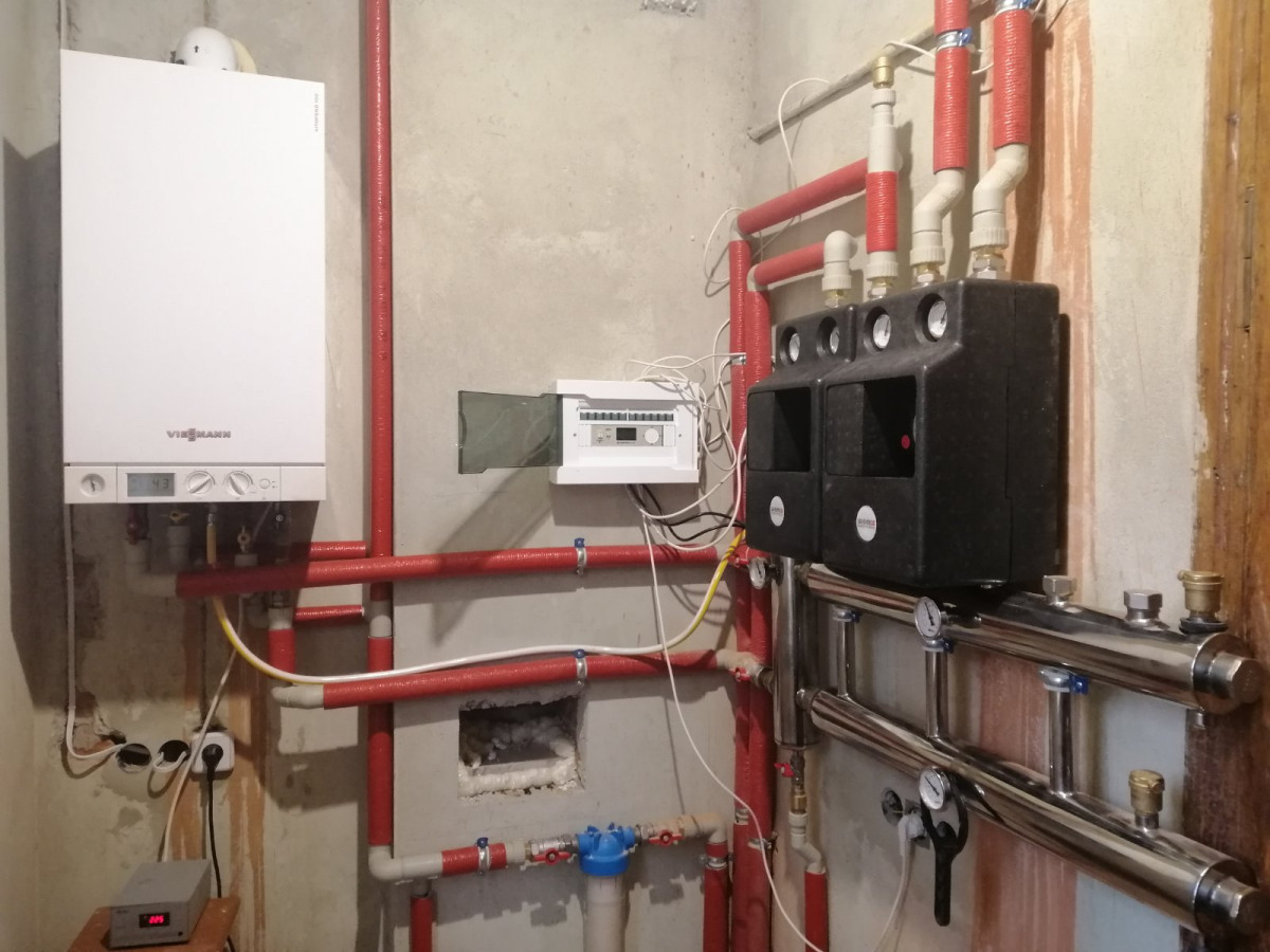 Установка котла Viessmann с коллектором из нержавеющей стали и насосными группами Womix